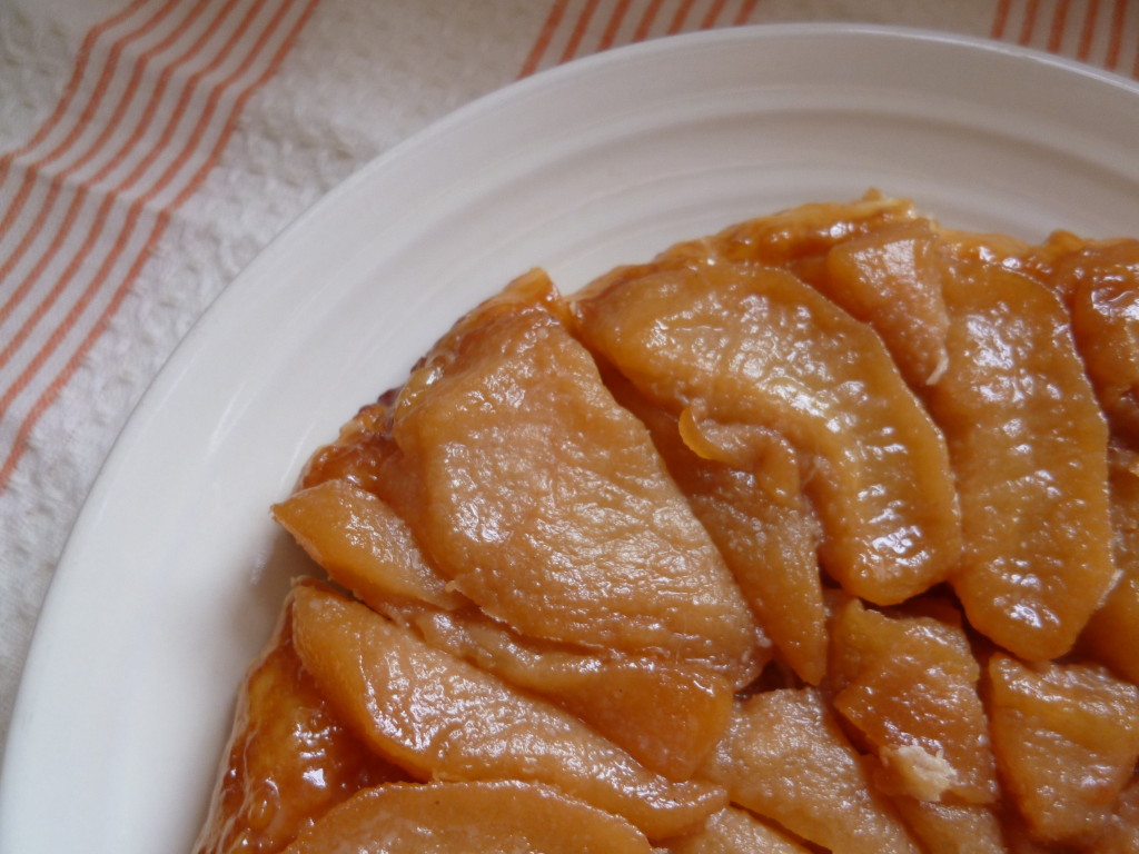 リンゴ5個、バター８０ｇ、砂糖８０ｇで作りました。