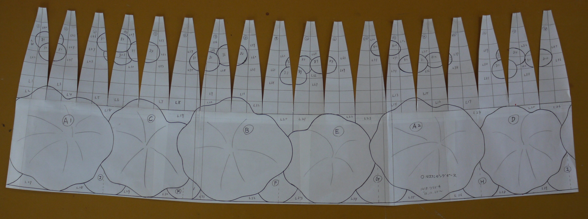 ステンドグラスランプシェードの全体の型紙（展開図）